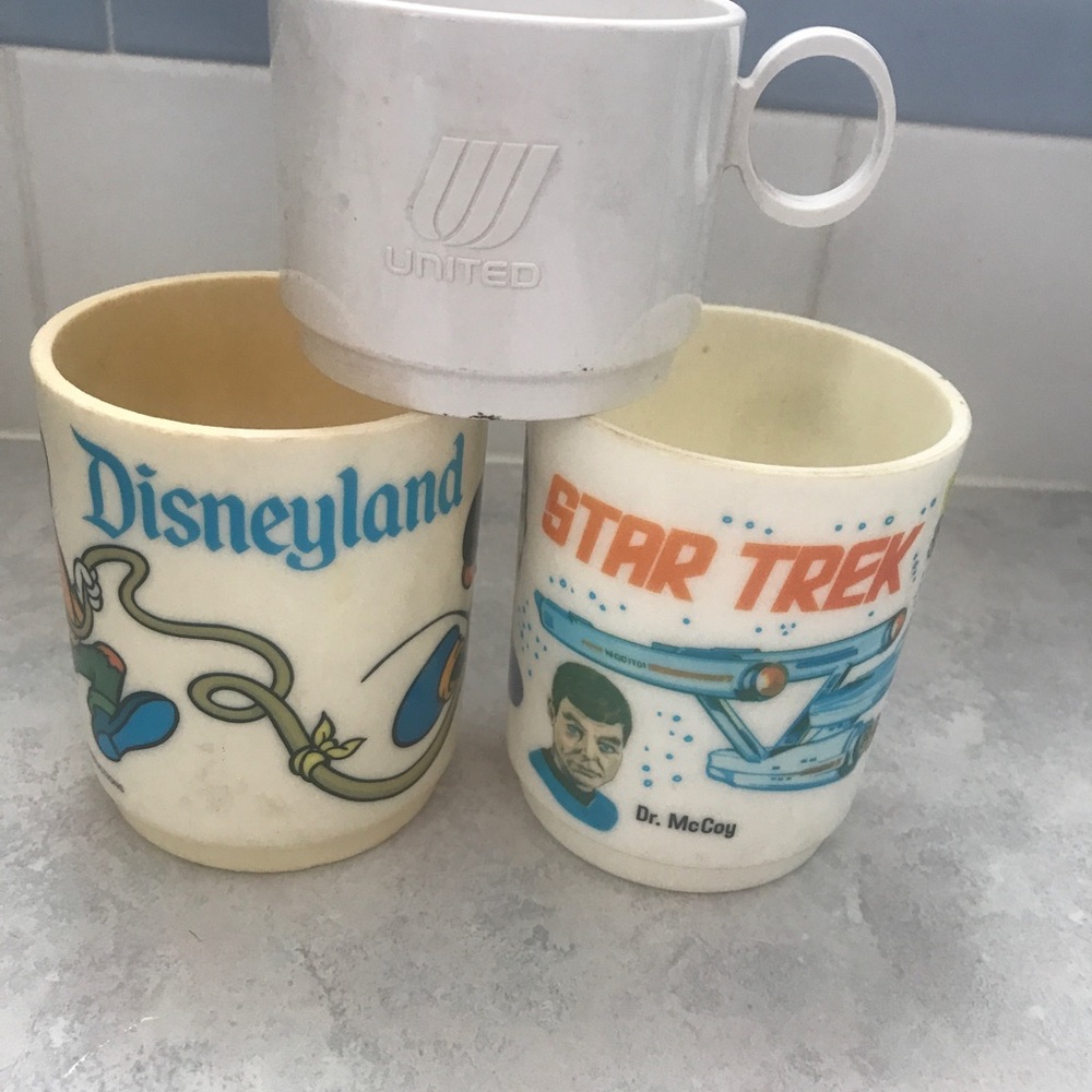 Vintage plastic Star-trek/Disneyland/United  cups